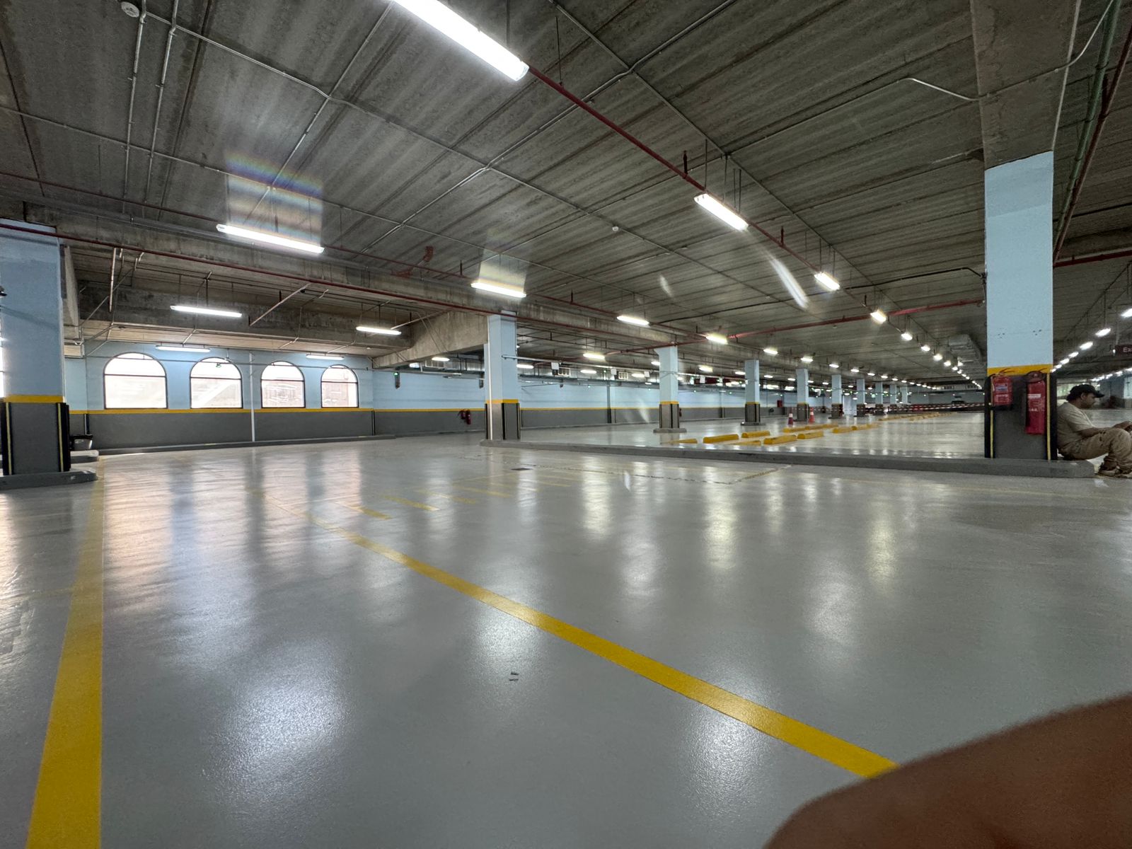 إيبوكسي سادة للمواقف والمستودعات شديدة التحمل